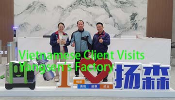 Un client vietnamien visite l'usine de Yangsen